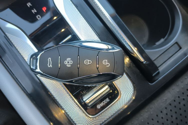 红旗H5 PHEV 2025款 170 超混版中控内饰11