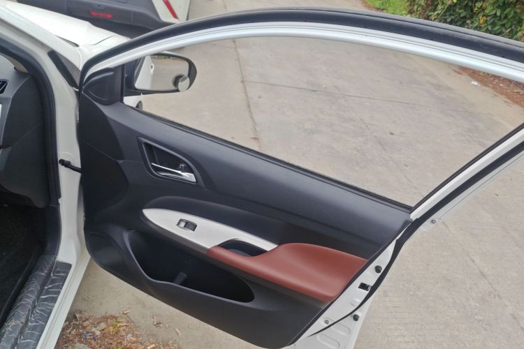 比亚迪F3 2015款 节能版 1.5L 手动舒适型中控内饰42