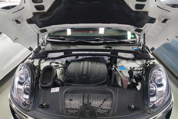 保时捷 2017款  Macan 2.0T机舱底盘24