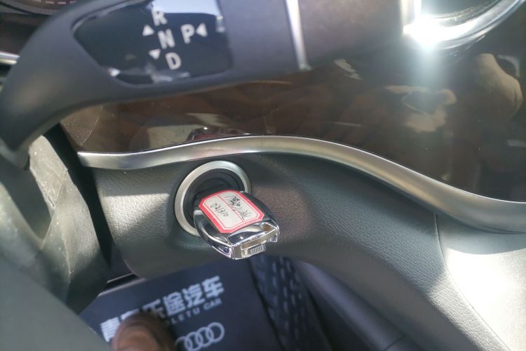 奔驰V级 2017款 V 260 L 尊贵加长版中控内饰7001