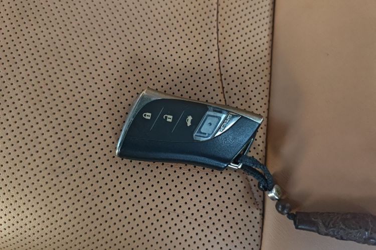 雷克萨斯LS 2021款 500h 卓越版中控内饰11