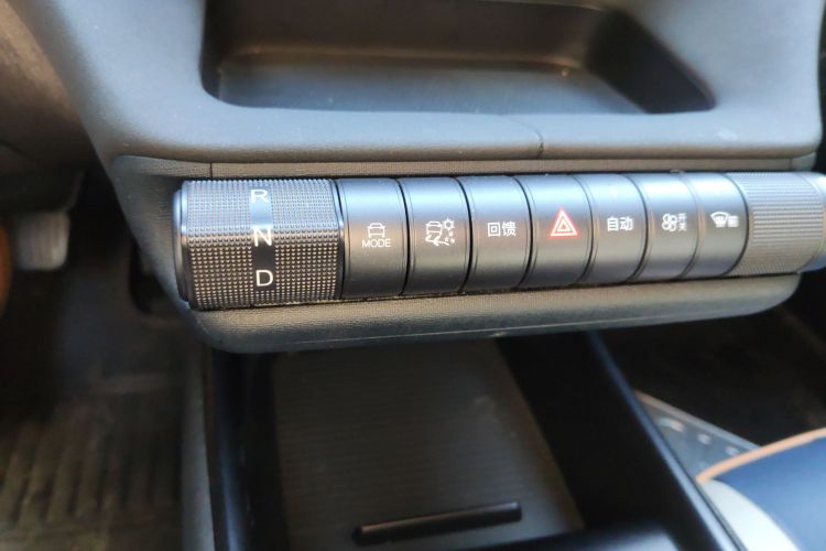 比亚迪 海豚 2024款 荣耀版 302km 活力版中控内饰18