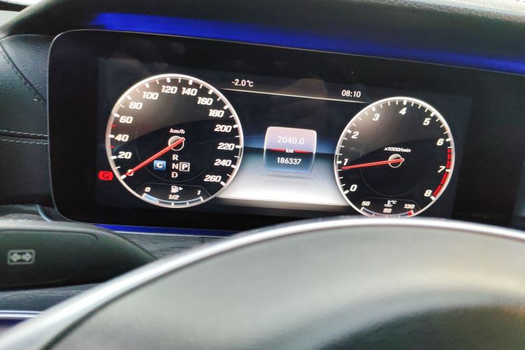 奔驰E级 2016款 E 300 L 运动豪华型局部细节14