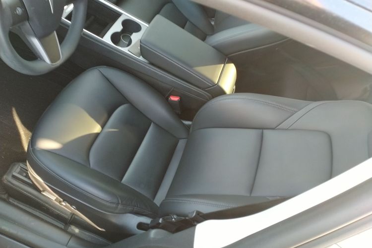 特斯拉 Model Y 2023款 后轮驱动版中控内饰19