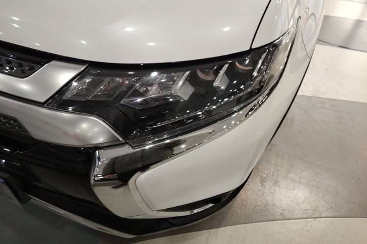 三菱 欧蓝德 2019款 2.4L 四驱致享版 5座 国VI局部细节36