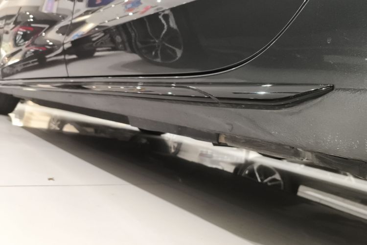 奥迪A4L 2024款 40 TFSI quattro RS套件燃速型局部细节9002