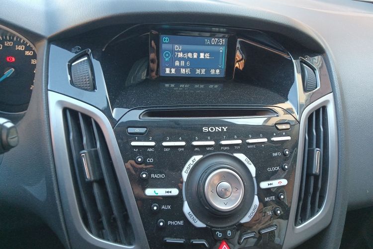 福特 福克斯 2012款 两厢 1.6L 手动舒适型中控内饰16