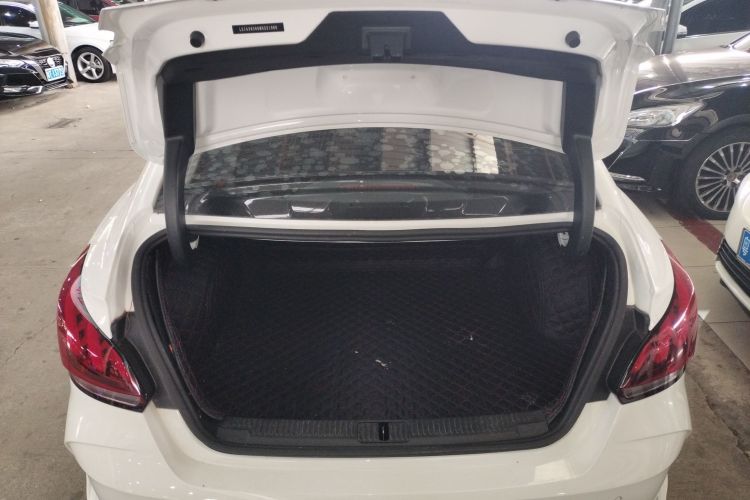 名爵 MG5 2021款 180DVVT CVT青春风尚版机舱底盘23