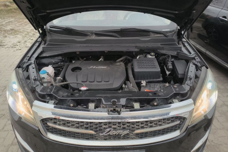 众泰 大迈X5 2017款 白金版 1.5T 手动豪华型机舱底盘24