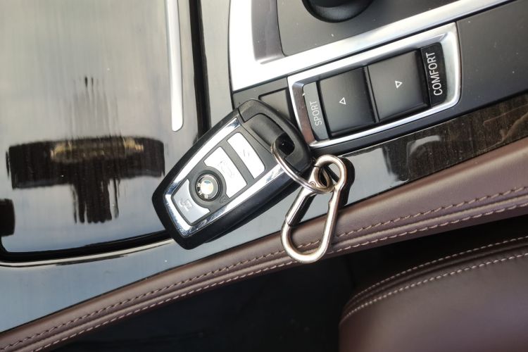 宝马5系 2014款 525Li 豪华设计套装中控内饰11