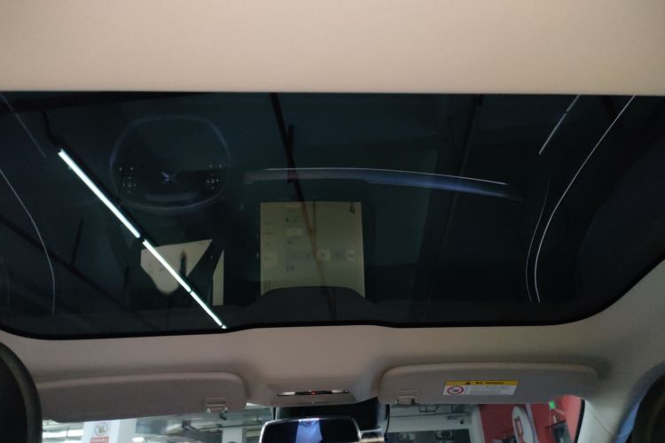 小鹏P7 2022款 670N+局部细节22