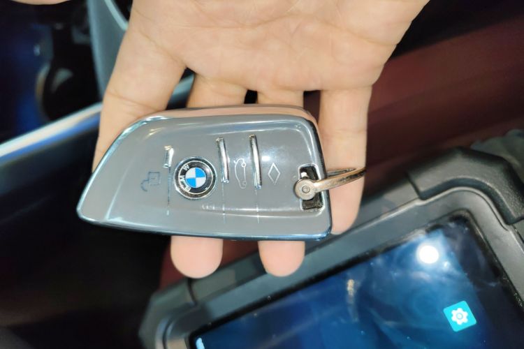 宝马3系 2023款 325i M运动曜夜套装中控内饰11