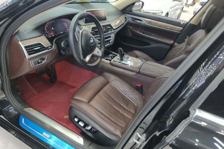宝马7系 2021款 740Li 领先型 豪华套装中控内饰19