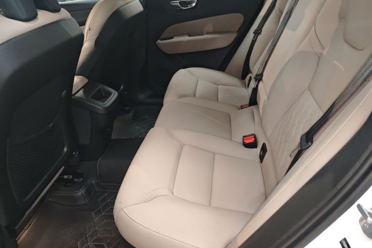 沃尔沃XC60 2026款 B5 四驱智远豪华版中控内饰7004