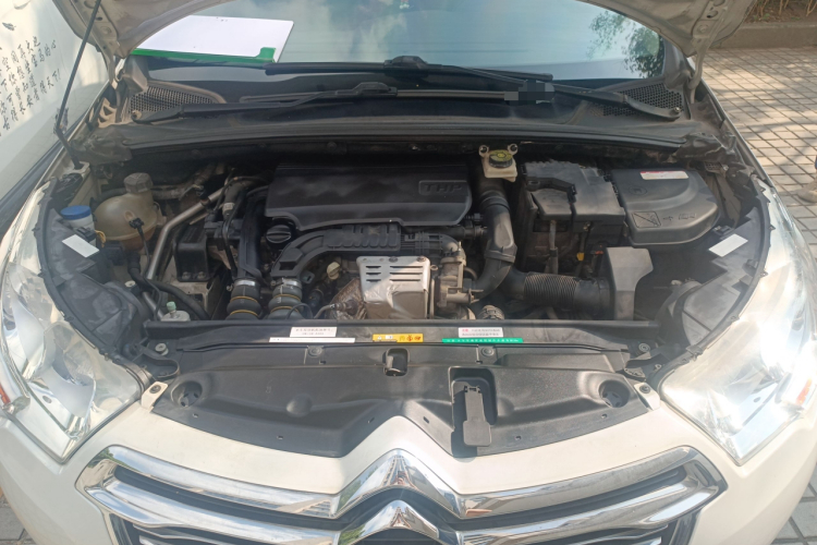 雪铁龙C4L 2015款 1.2T 自动尊贵版局部细节24