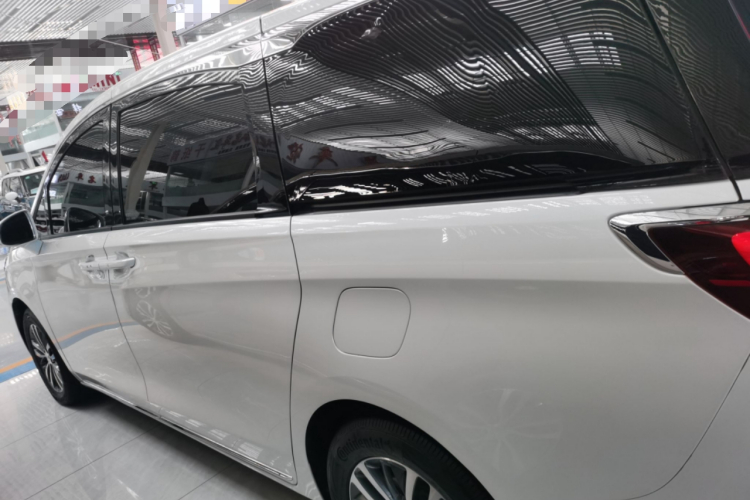 别克GL8 2023款 ES陆尊 尊享型车身外观4