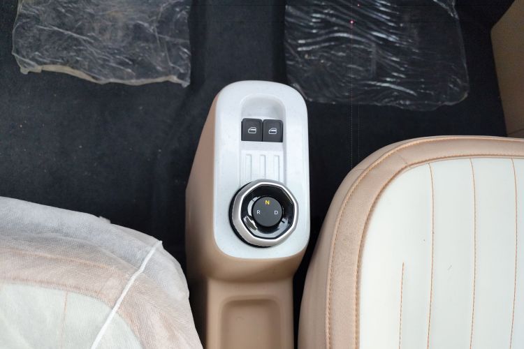 吉利银河 2024款 熊猫mini 200km 耐力熊中控内饰18