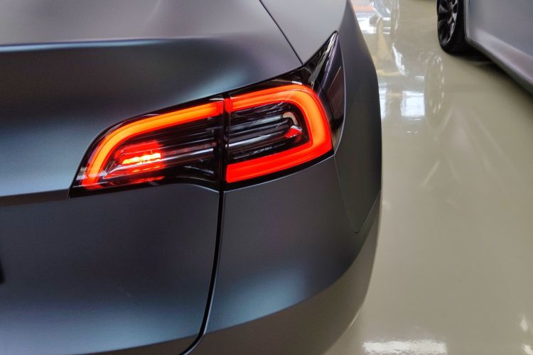 特斯拉 Model Y 2021款 长续航全轮驱动版车身外观9