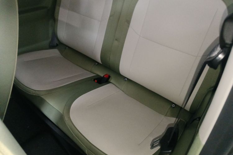 吉利银河 2025款 210km 熊猫骑士中控内饰21