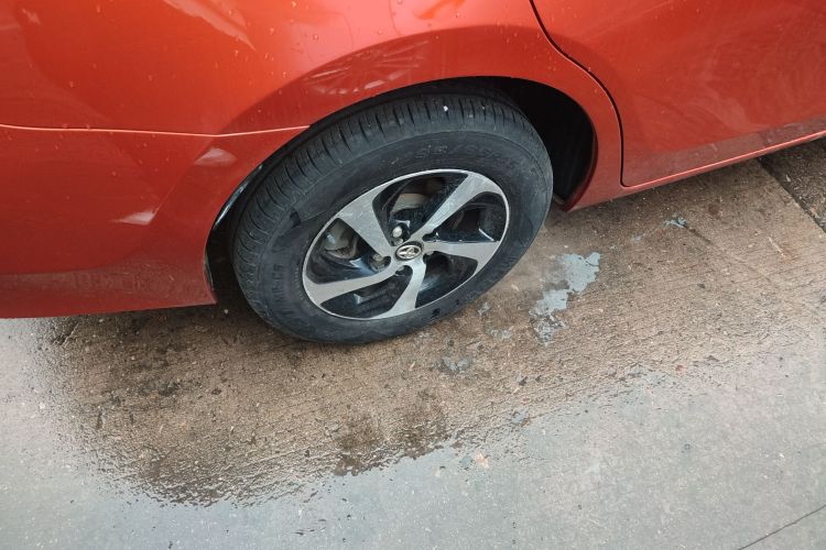 丰田 雷凌 2017款 改款 185T CVT领先版 国V车身外观6008