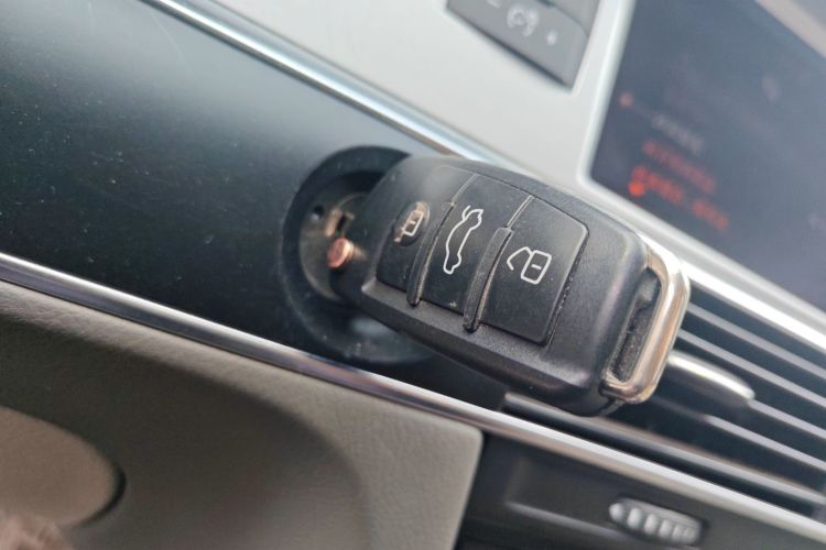 奥迪A6L 2011款 2.8 FSI 舒适型中控内饰11