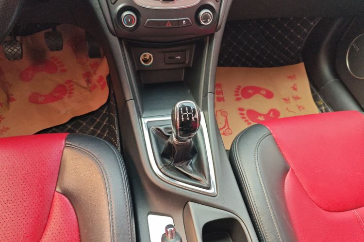 奇瑞 艾瑞泽5 2017款 SPORT 1.5T 手动时尚版中控内饰18