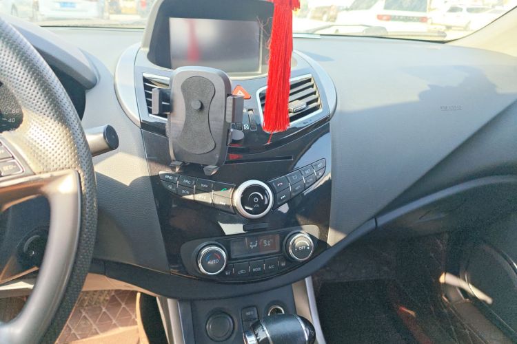 海马S5 2015款 1.5T CVT豪华型运动版中控内饰16