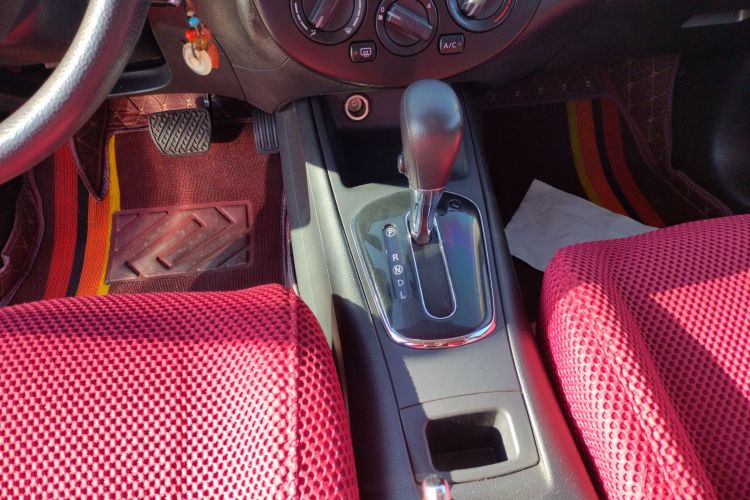 日产 骐达TIIDA 2014款 1.6L CVT舒适型中控内饰18