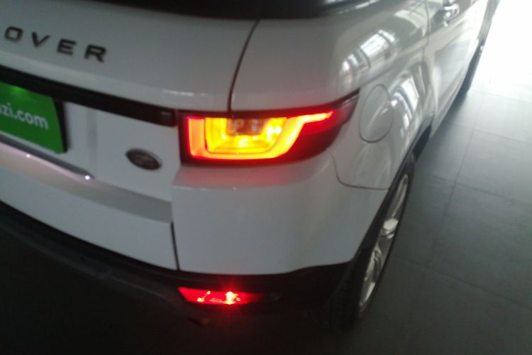 路虎 揽胜极光 2016款 2.0T SE PLUS 智享版车身外观9