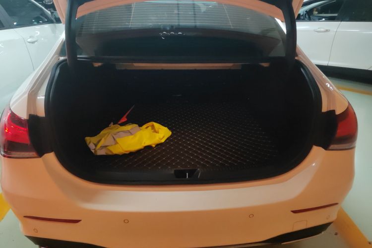 奔驰A级 2022款 改款三 A 200 L 运动轿车时尚型机舱底盘23