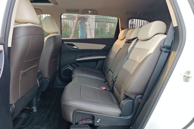 比亚迪 宋MAX新能源 2022款 DM-i 105KM 尊荣型中控内饰7004