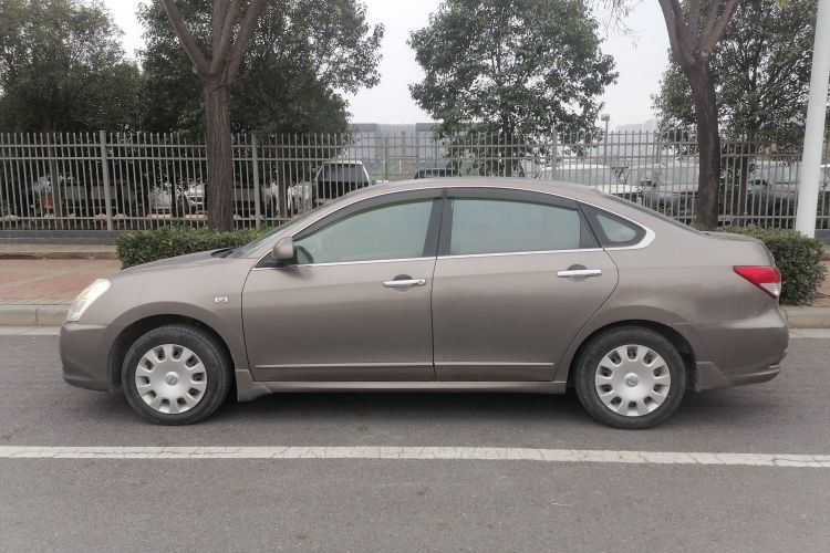 日产 轩逸 2012款 经典 1.6XE 手动舒适版车身外观4