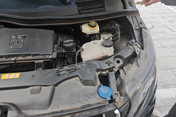 奔驰 威霆 2021款 2.0T 精英版 7座局部细节9007