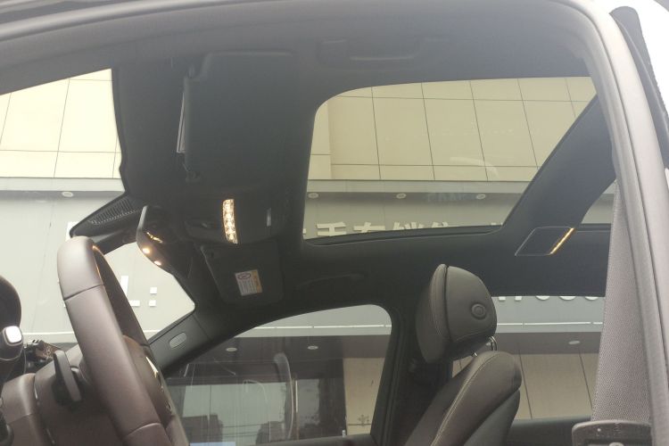 奔驰GLC 2022款 改款二 GLC 260 L 4MATIC 豪华型中控内饰22