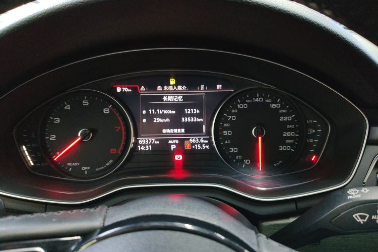 奥迪A4L 2017款 45 TFSI quattro 风尚型中控内饰14