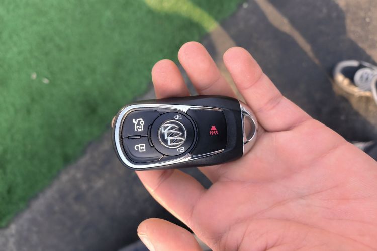 别克 君威 2017款 20T 精英型中控内饰11