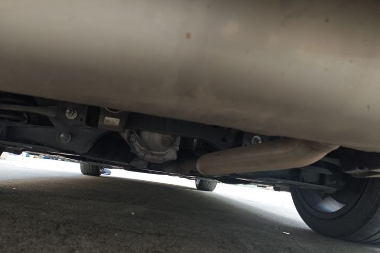 宝马3系 2019款 320i M运动曜夜版局部细节9009