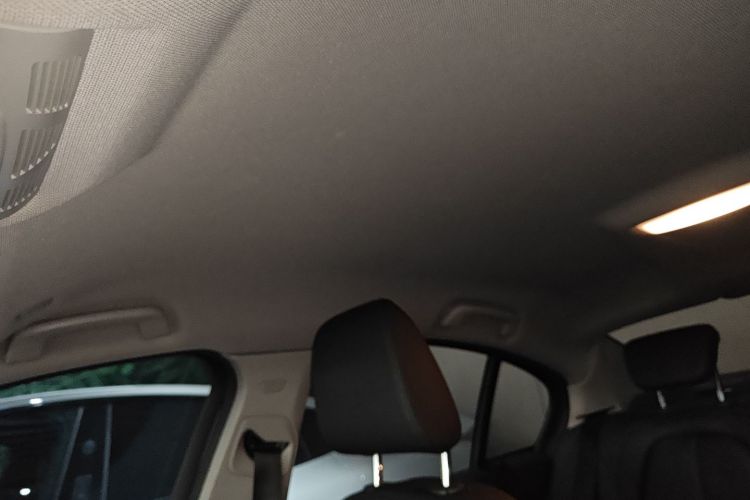 宝马1系 2018款 118i 时尚型中控内饰22