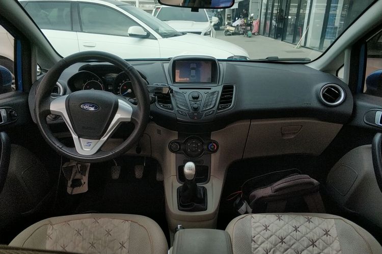 福特 嘉年华 2013款 三厢 1.5L 手动时尚型中控内饰7002