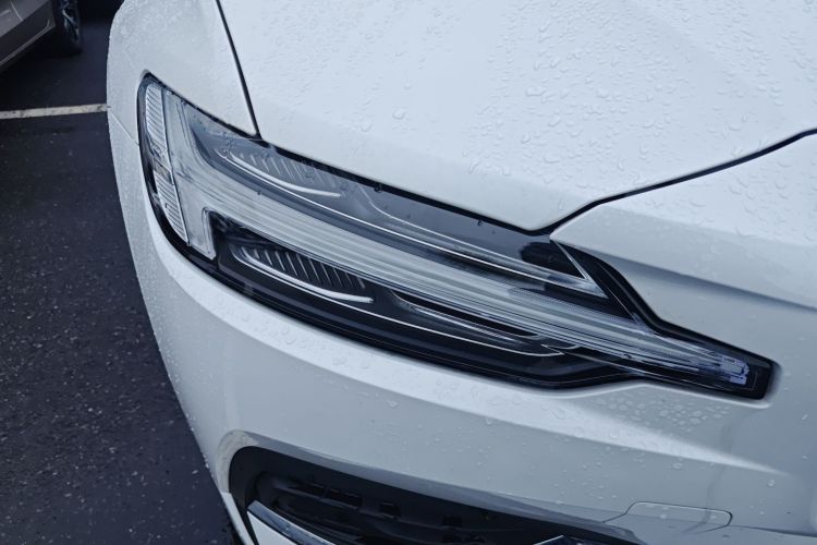 沃尔沃S60 2025款 B4 智远豪华版车身外观8