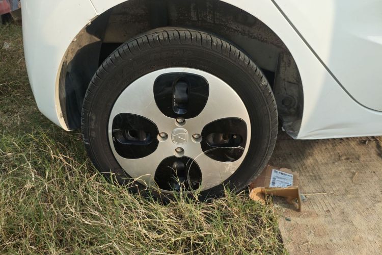 长安欧尚 奔奔E-Star 2021款 国民版 心悦版（快充版）磷酸铁锂（31.18kWh）车身外观6008