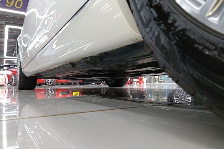 奔驰E级 2020款 E 300 L 豪华型机舱底盘30