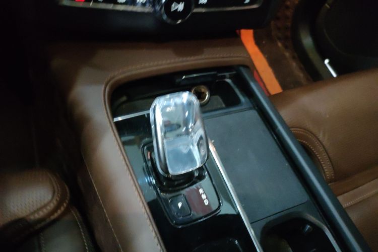 沃尔沃XC90新能源 2022款 E驱混动 T8 智尊豪华版 7座中控内饰18