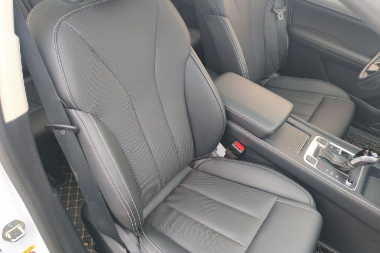 比亚迪 唐 2018款 2.0T 自动智联尊贵型 5座 国V局部细节41