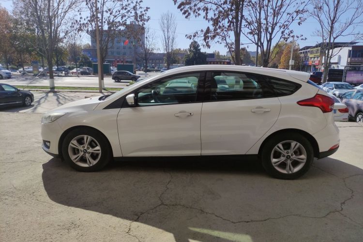 福特 福克斯 2017款 两厢 1.6L 自动舒适型智行版车身外观4