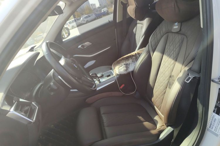 宝马3系 2022款 325Li M运动曜夜套装中控内饰19