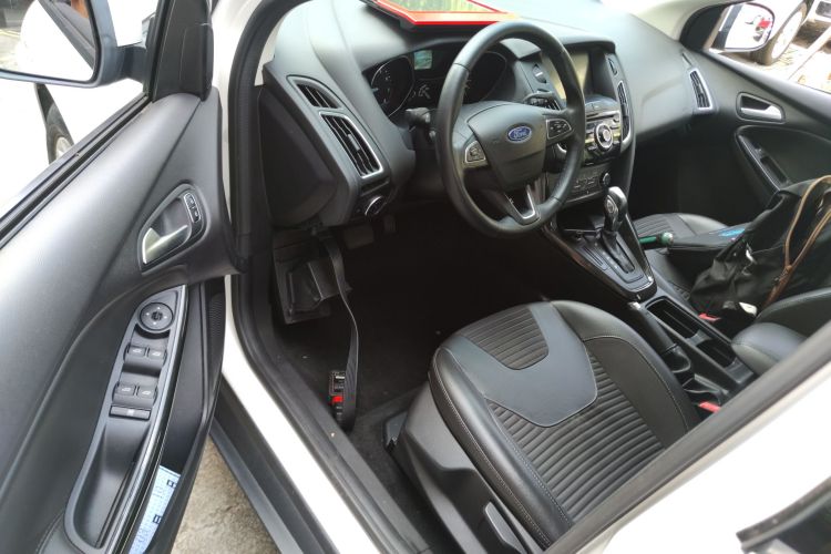 福特 福克斯 2018款 三厢经典 1.6L 自动风尚型智行版中控内饰20