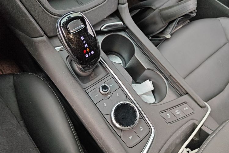 凯迪拉克XT5 2022款 2.0T 四驱豪华型（蜂鸟版）中控内饰18