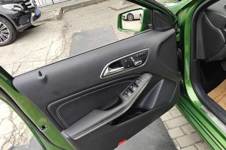 奔驰A级(进口) 2016款 A 200 时尚型中控内饰7007