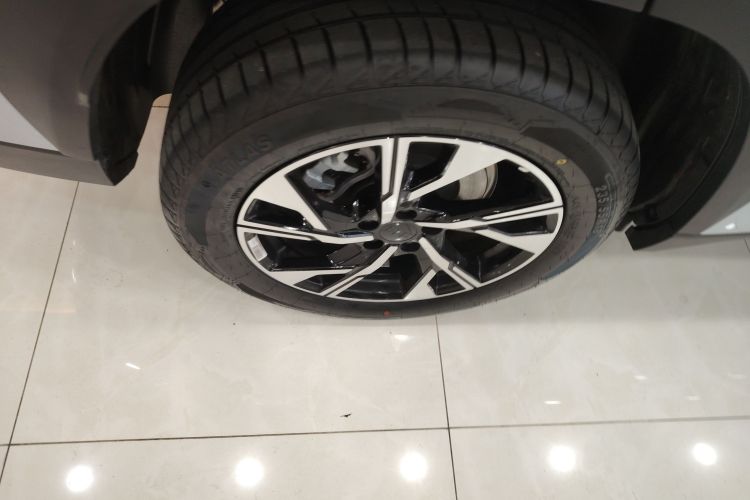 吉利银河 银河L7 2025款 EM-i 115km 远航版车身外观6008